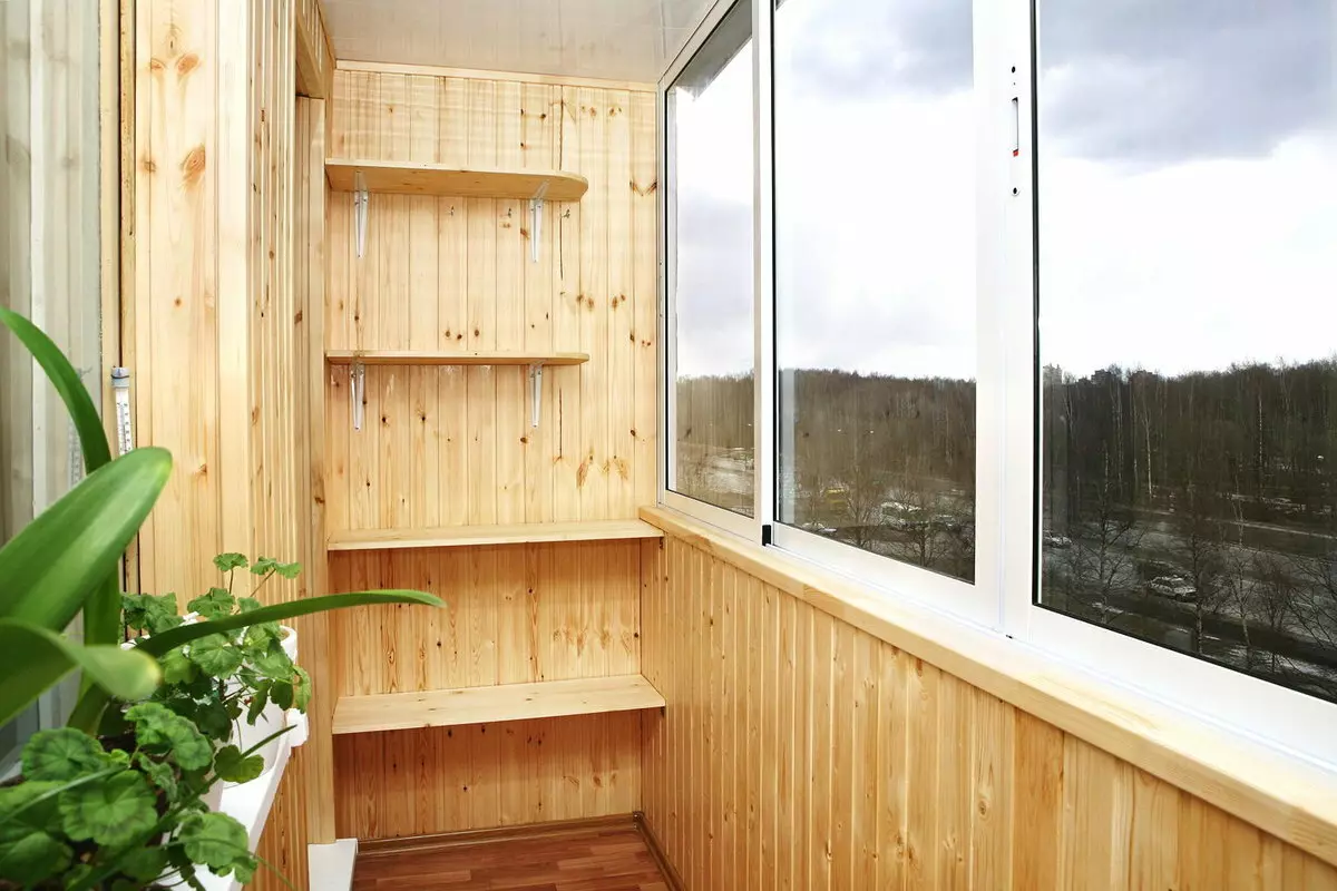 Балкони бүрхүүл хавтанг хаяж (66 зураг): Euroutram ба модон албадын онцлог шинж чанарууд 10003_5