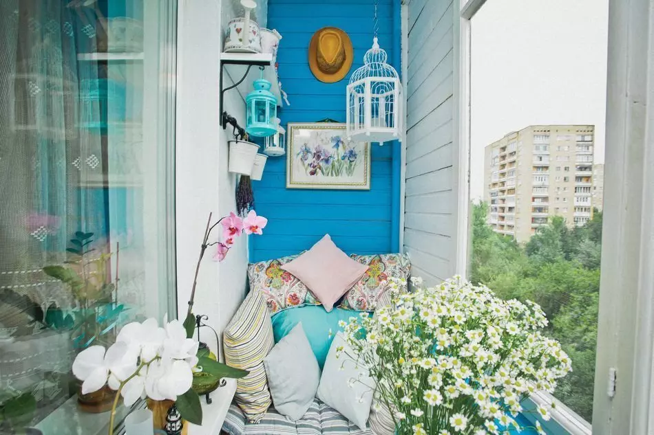 美丽的阳台（73张照片）：如何在公寓美丽的阳台上享受阳台？如何在里面放一个房间？如何装饰山寨的阳台？ 10006_60