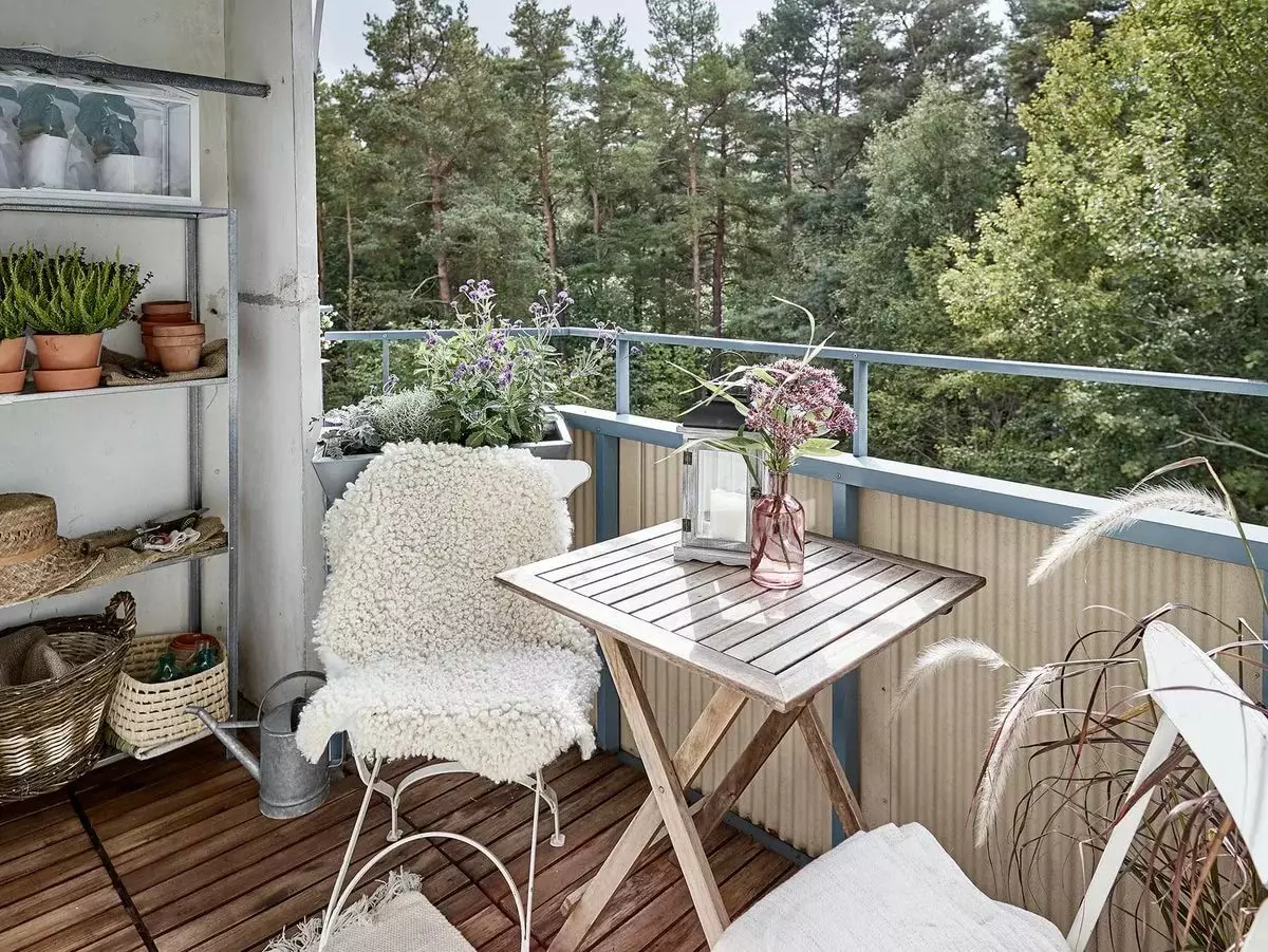 美丽的阳台（73张照片）：如何在公寓美丽的阳台上享受阳台？如何在里面放一个房间？如何装饰山寨的阳台？ 10006_9