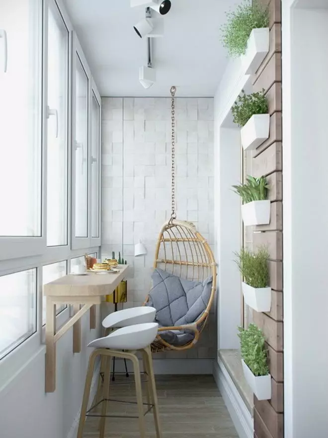 El diseño de un balcón estrecho (46 fotos): las ideas del interior del balcón en el apartamento y en la casa. Opciones para terminar un largo balcón dentro. ¿Cómo equiparlo? 10011_26