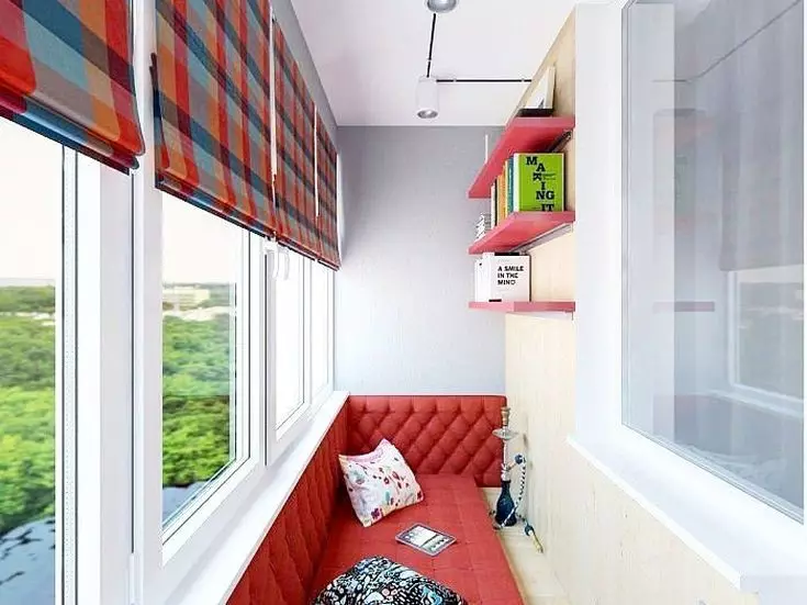 Thiết kế của ban công hẹp (46 ảnh): Những ý tưởng của nội thất ban công trong căn hộ và trong nhà. Tùy chọn để hoàn thiện một ban công dài bên trong. Làm thế nào để trang bị nó? 10011_38