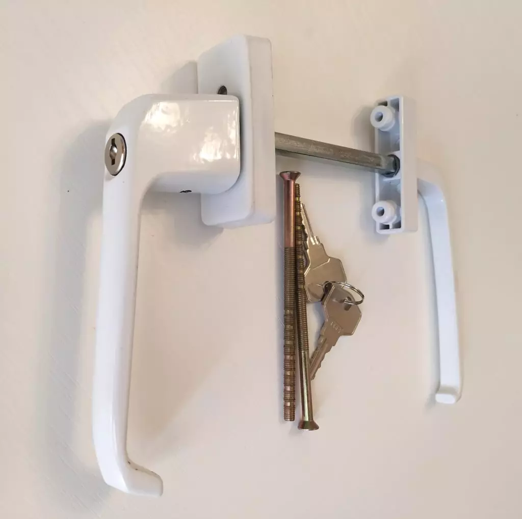 阳台手柄：双面塑料型号配有闩锁和手柄 - 壳牌，阳台和金属白色手柄的钢笔和锁。其他型号 10015_6