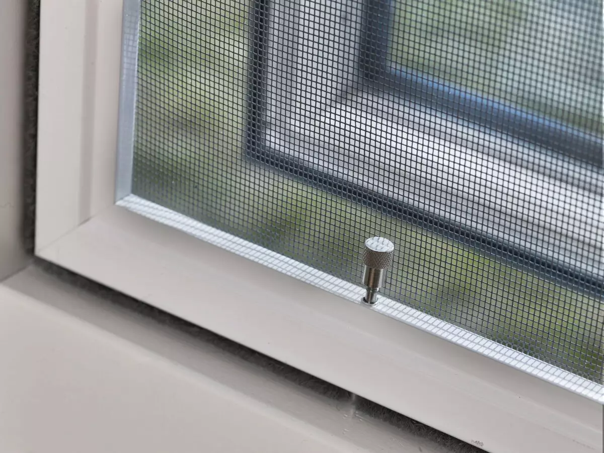 Mosquiteras en el balcón y la logia: malla deslizante en ventanas de balcón, mosquitos para la logia en marcos de aluminio, elija redes anti-mosquitis de insectos en un balcón de hierro 10022_21
