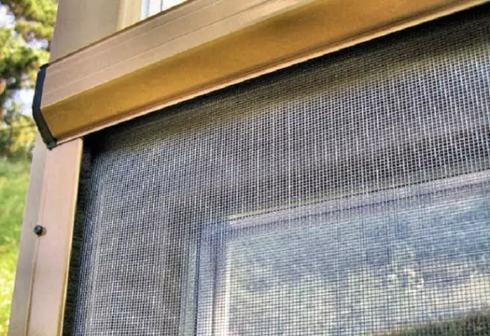 Mosquiteras en el balcón y la logia: malla deslizante en ventanas de balcón, mosquitos para la logia en marcos de aluminio, elija redes anti-mosquitis de insectos en un balcón de hierro 10022_4
