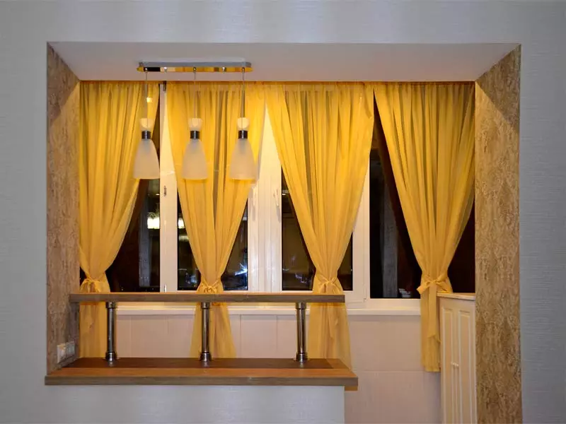 陽台上的窗簾（115張照片）：陽台窗簾設計的想法。如何掛漂亮的窗簾？光篷布窗簾和其他選擇設計 10025_114