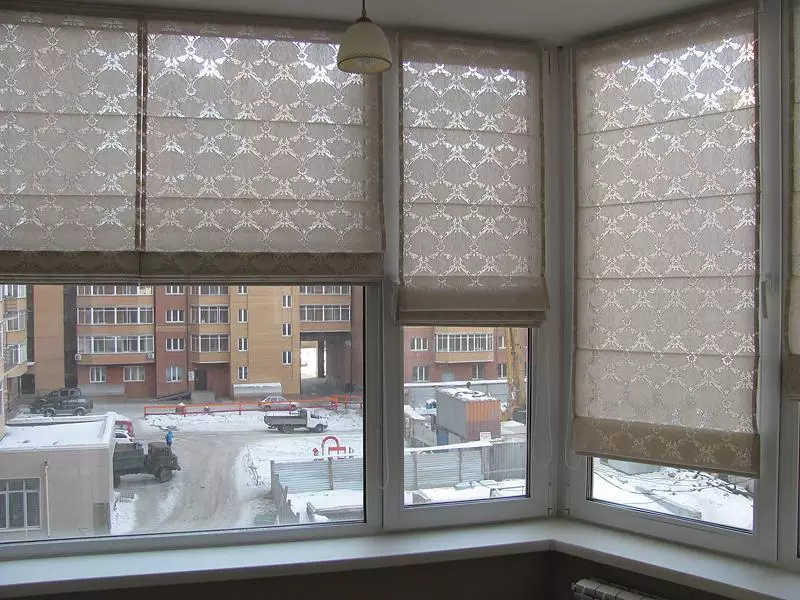 陽台上的窗簾（115張照片）：陽台窗簾設計的想法。如何掛漂亮的窗簾？光篷布窗簾和其他選擇設計 10025_36