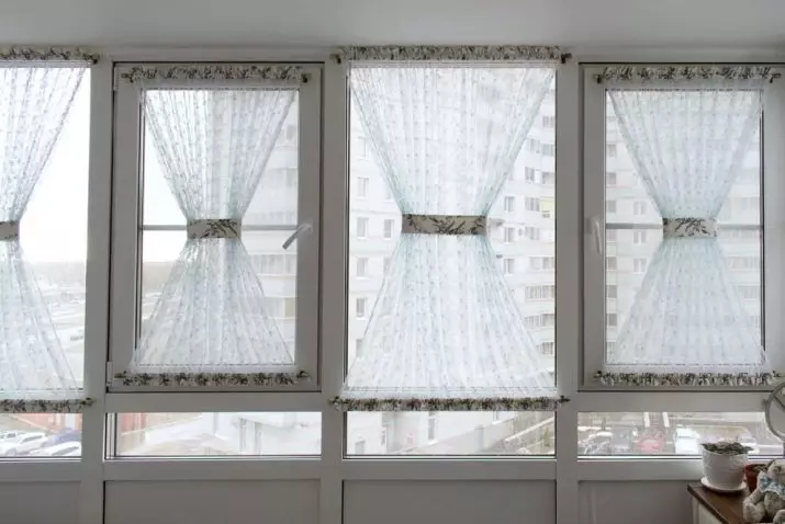 陽台上的窗簾（115張照片）：陽台窗簾設計的想法。如何掛漂亮的窗簾？光篷布窗簾和其他選擇設計 10025_6