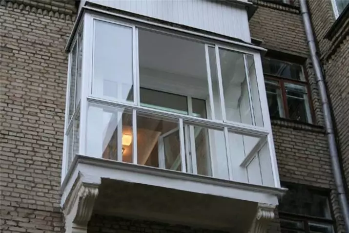 Khrushchev的阳台（40张照片）：玻璃类型的玻璃和全景，最近5楼的屋顶和法式，温暖和冷选口。怎么打磨？ 10029_40