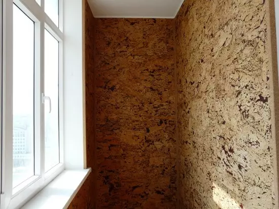 גימור של Loggia (103 תמונות): רעיונות מעניינים של עיצוב קיר בפנים עם טיח דקורטיבי, אבן, עץ וחומרים אחרים 10038_31