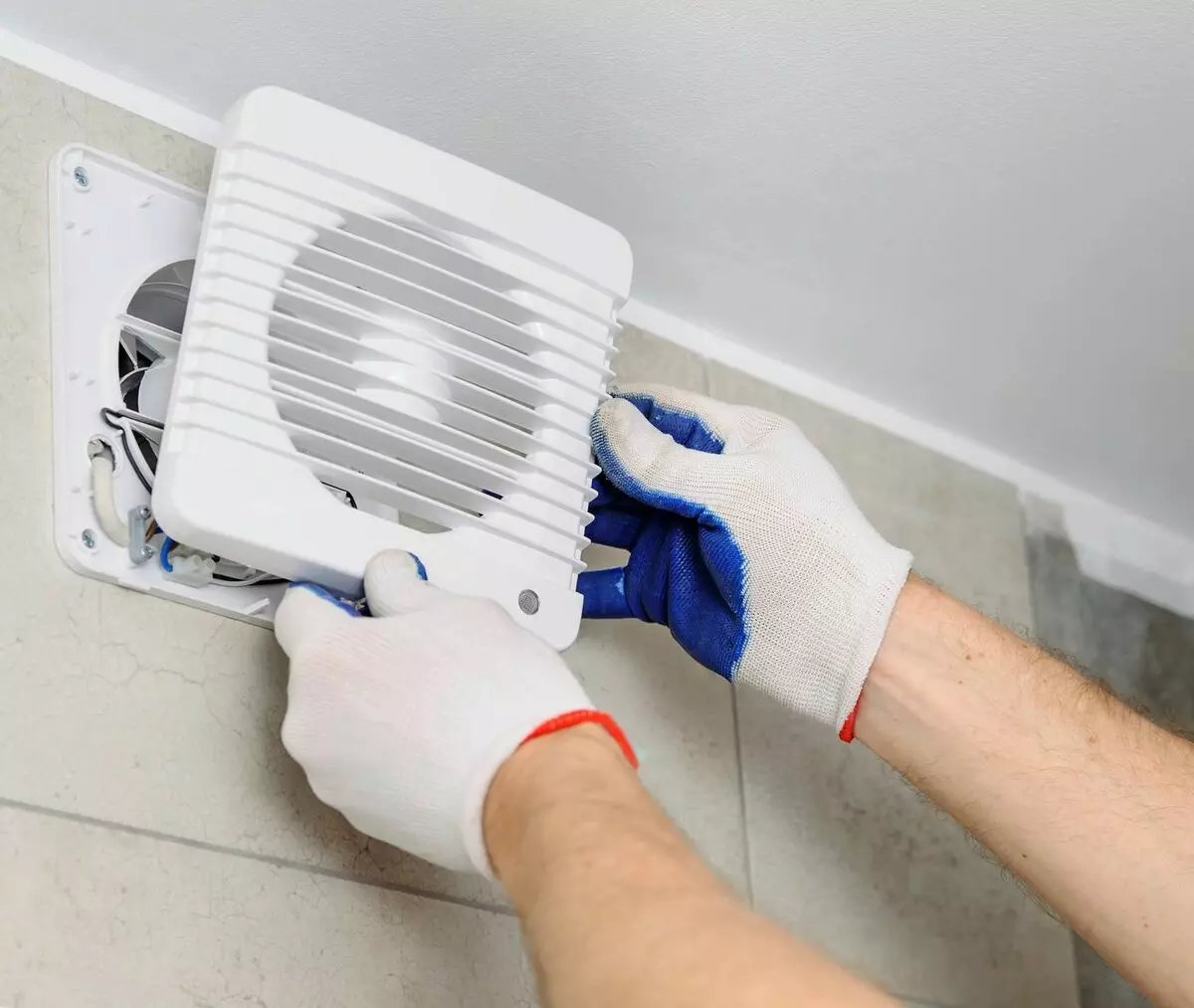 Ventilatori del bagno: modelli di scarico silenziosi con valvola di ritegno e sensore di umidità, altri modelli per il disegno, le loro taglie 10047_65