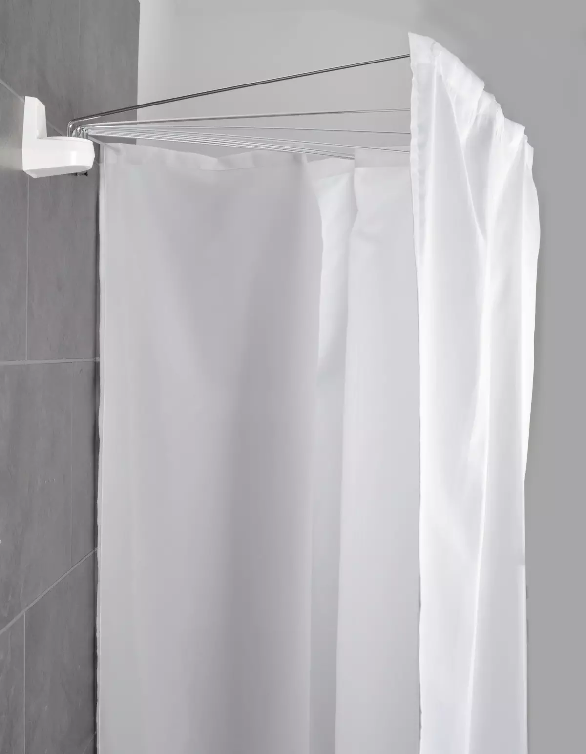 Карниз для ванної: Г-образні штанги для штори, телескопічні палиці для шторки і гнучкі власники, вибираємо кріплення для фіранки для овальної ванни 10049_15