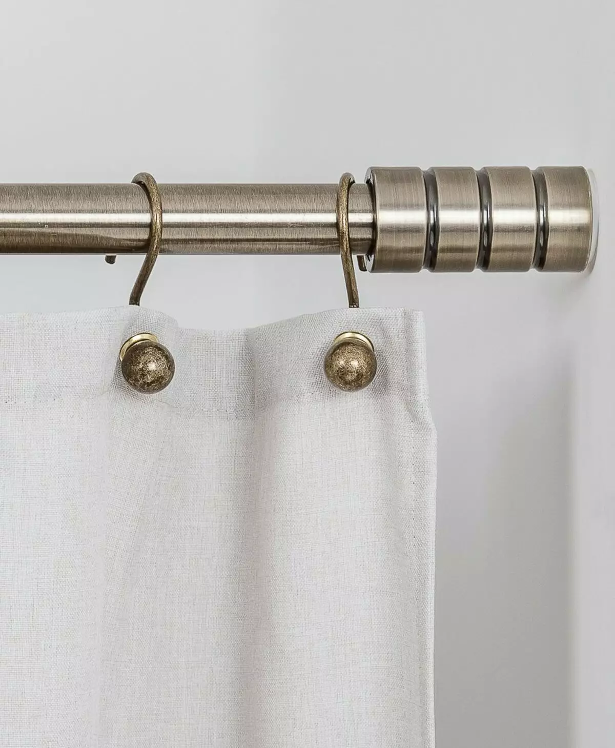 Карниз для ванної: Г-образні штанги для штори, телескопічні палиці для шторки і гнучкі власники, вибираємо кріплення для фіранки для овальної ванни 10049_32