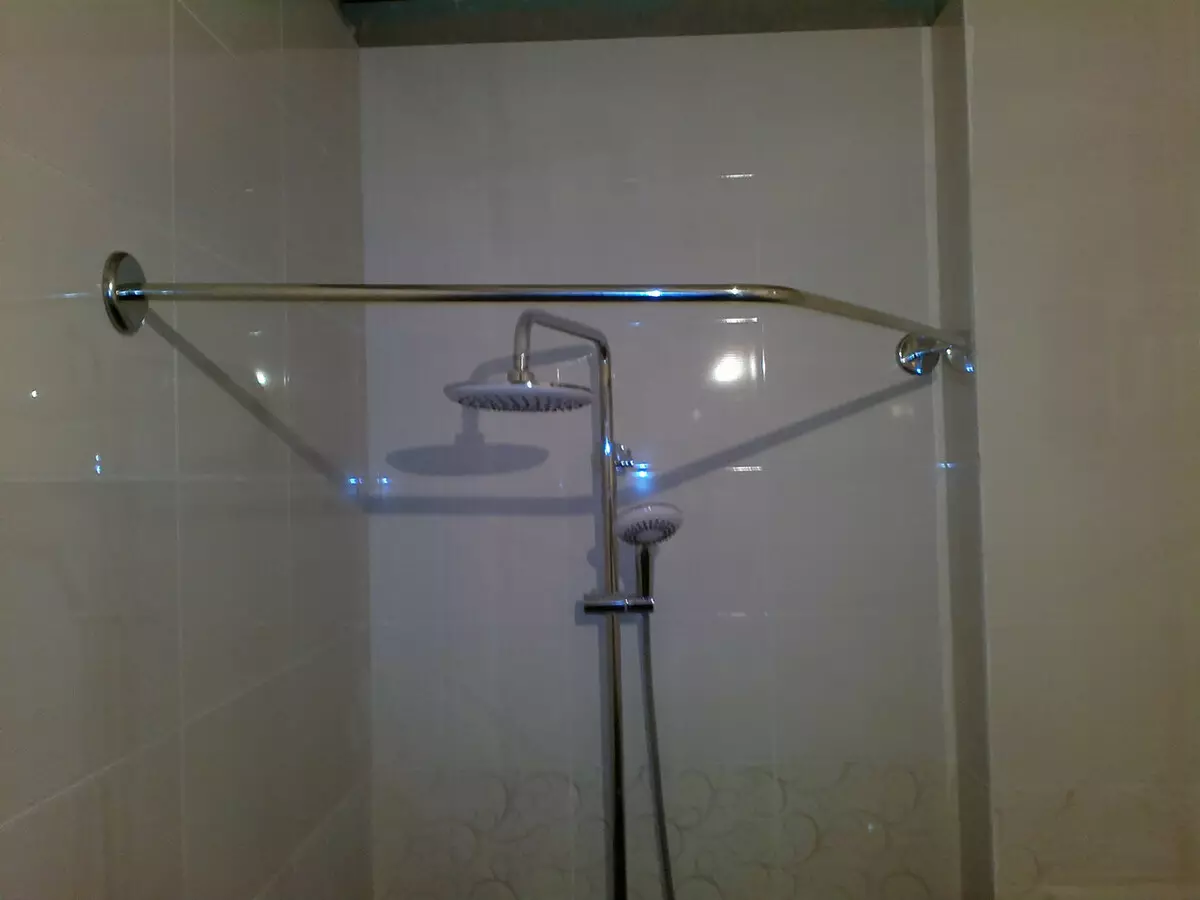Banyo saçakları: perdeler için m-şekilli çubuklar, perdeler ve esnek tutucular için teleskopik çubuklar, oval banyo için perdeler için sabitleme seçin 10049_54