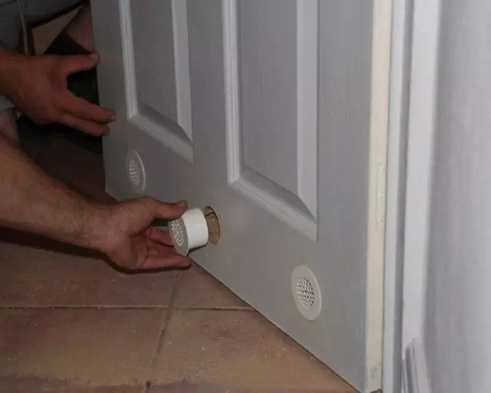 Portes de plàstic al bany: Pros i contres de portes de PVC al bany, Selecció de portes de plàstic 10056_31
