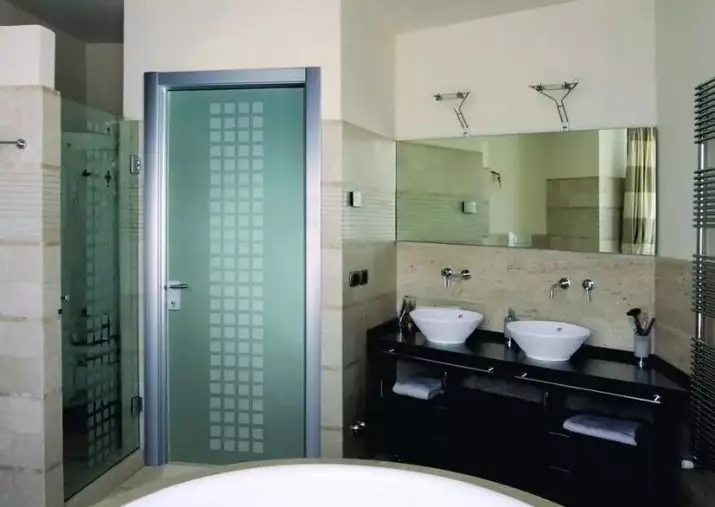 Plastic doors in the bathroom: pros and cons of PVC doors to the bathroom, selection of plastic doors 10056_39