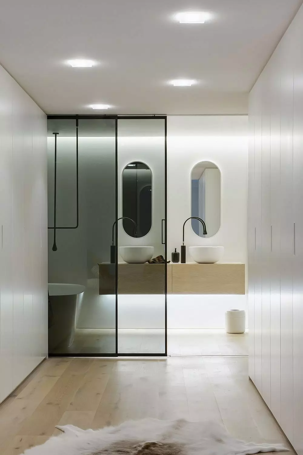 Розсувні двері у ванну кімнату (42 фото): види дверей-купе, поради щодо вибору міжкімнатних дверей в санвузол 10059_32