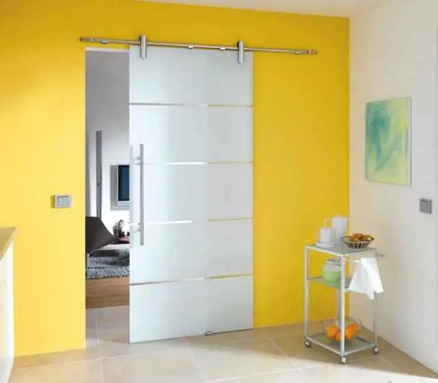Klizna vrata u kupaonici (42 slike): vrata i kupe, savjeti za izbor interroom vrata u kupatilu 10059_34