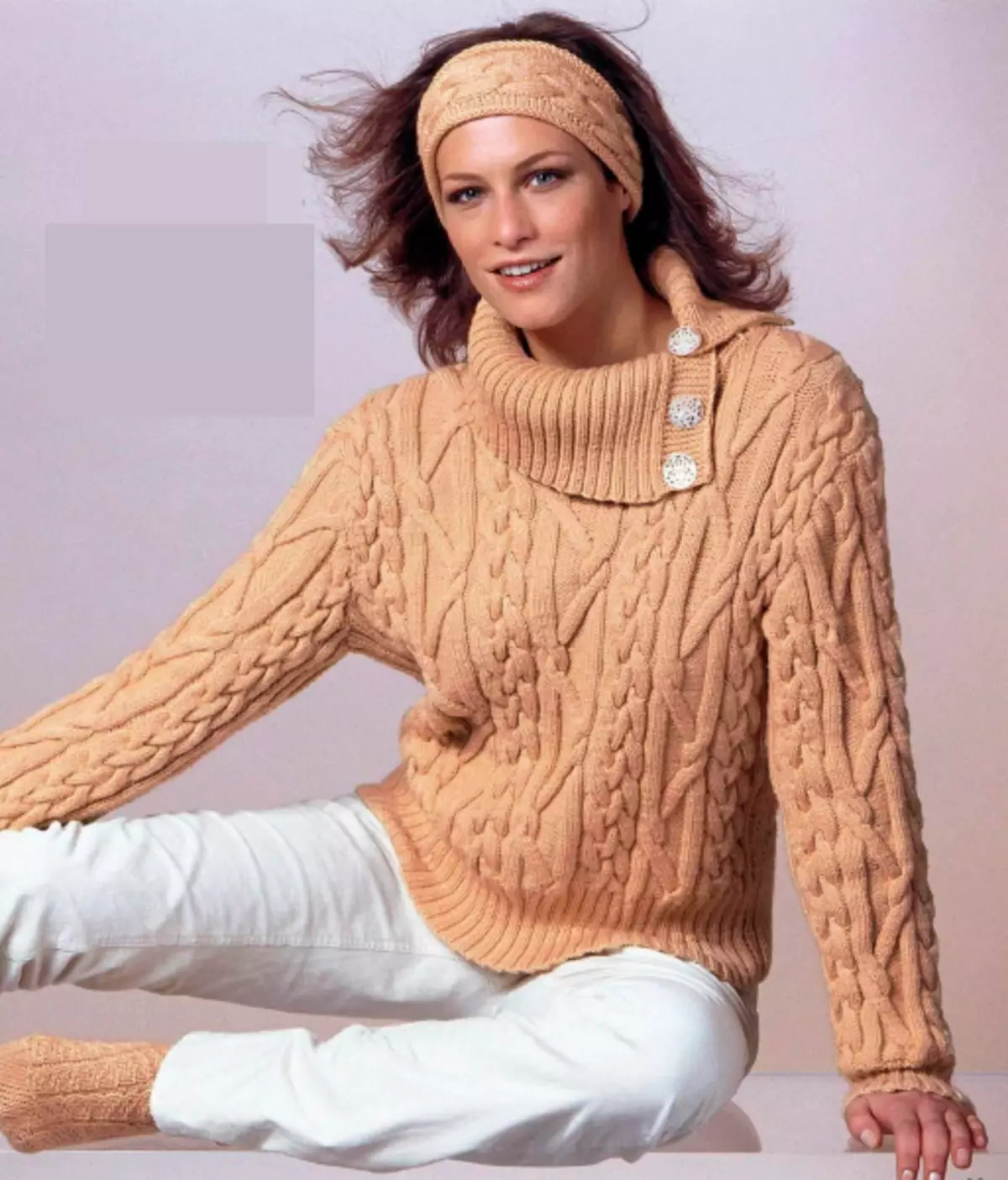 Swetry z warkoczami (41 zdjęć): popularne wzory i kolory 2021 1005_17