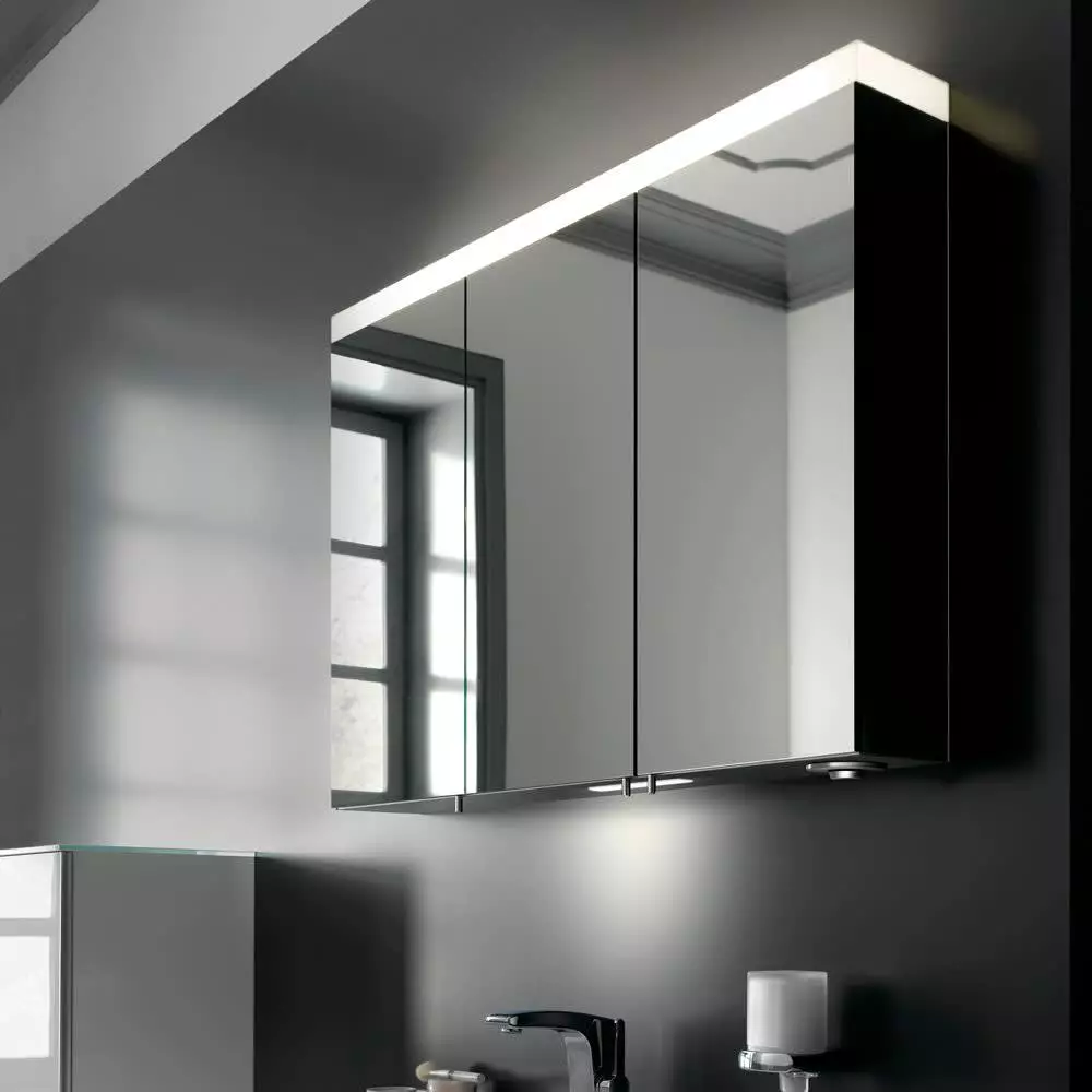 Espejo con iluminado en el baño (100 fotos): espejos con cinta LED 60, 90, 110 y 120 cm, la elección de los espejos cosméticos grandes y caros 10061_16