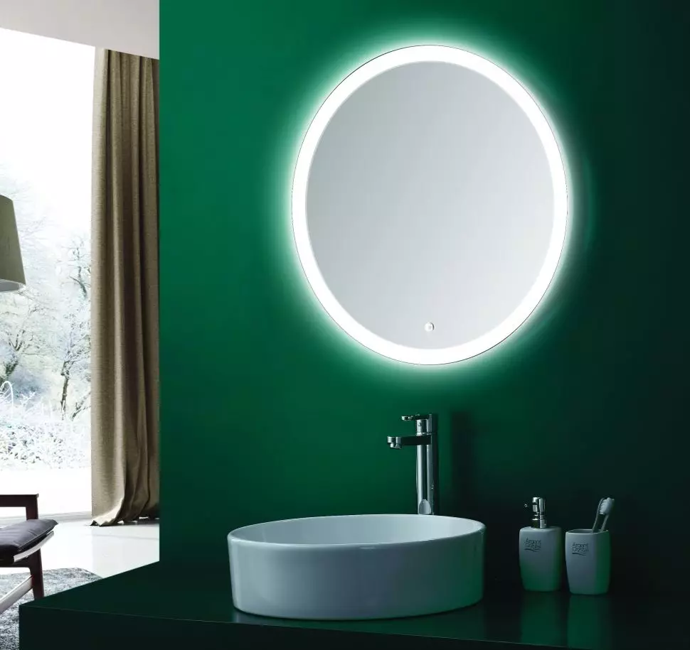 Espejo con iluminado en el baño (100 fotos): espejos con cinta LED 60, 90, 110 y 120 cm, la elección de los espejos cosméticos grandes y caros 10061_19