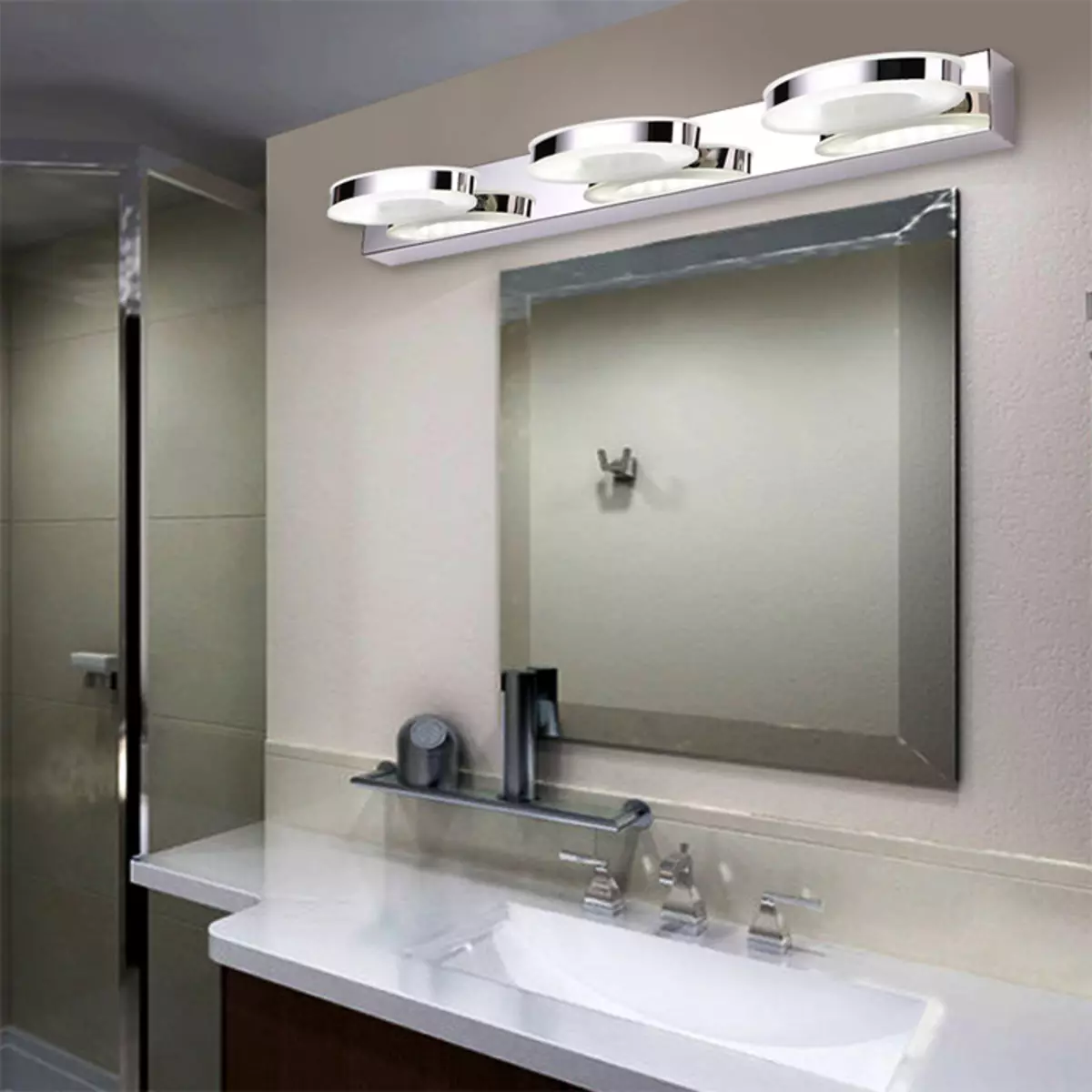 Свет над зеркалом в ванной