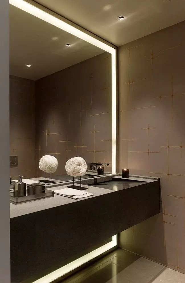 Espejo con iluminado en el baño (100 fotos): espejos con cinta LED 60, 90, 110 y 120 cm, la elección de los espejos cosméticos grandes y caros 10061_60