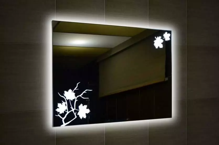 Espejo con iluminado en el baño (100 fotos): espejos con cinta LED 60, 90, 110 y 120 cm, la elección de los espejos cosméticos grandes y caros 10061_67