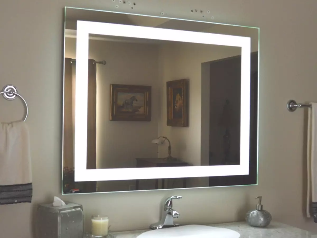 Espejo con iluminado en el baño (100 fotos): espejos con cinta LED 60, 90, 110 y 120 cm, la elección de los espejos cosméticos grandes y caros 10061_8
