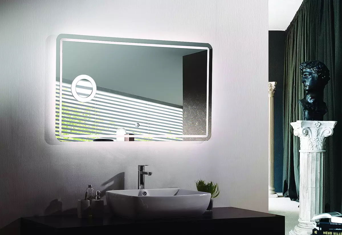 Espejo con iluminado en el baño (100 fotos): espejos con cinta LED 60, 90, 110 y 120 cm, la elección de los espejos cosméticos grandes y caros 10061_81