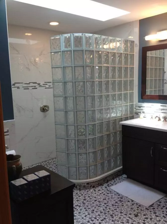 Baddesign 5 kvadratmeter. m med toalett (62 foton): planerar ett kombinerat badrum med tvättmaskin och utan, inredningsalternativ 10064_59