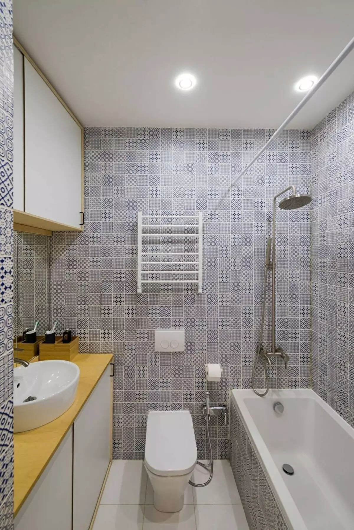עיצוב אמבטיה בשילוב עם שירותים מרובע 3. M (76 תמונות): עיצוב פנים חדר אמבטיה עם מכונת כביסה, הנחת חדר קטן 10068_17