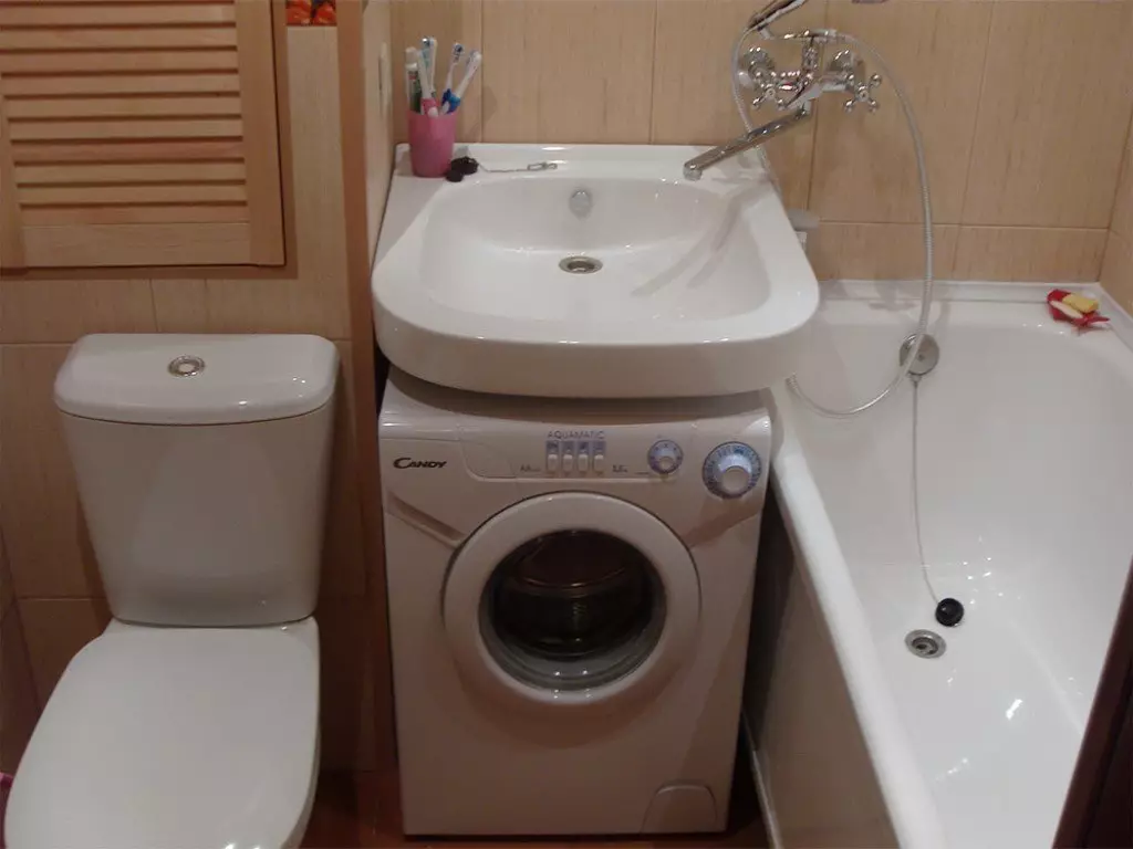 Thiết kế phòng tắm kết hợp với nhà vệ sinh vuông thứ 3. M (76 ảnh): Phòng tắm thiết kế nội thất với máy giặt, đặt một căn phòng nhỏ 10068_20