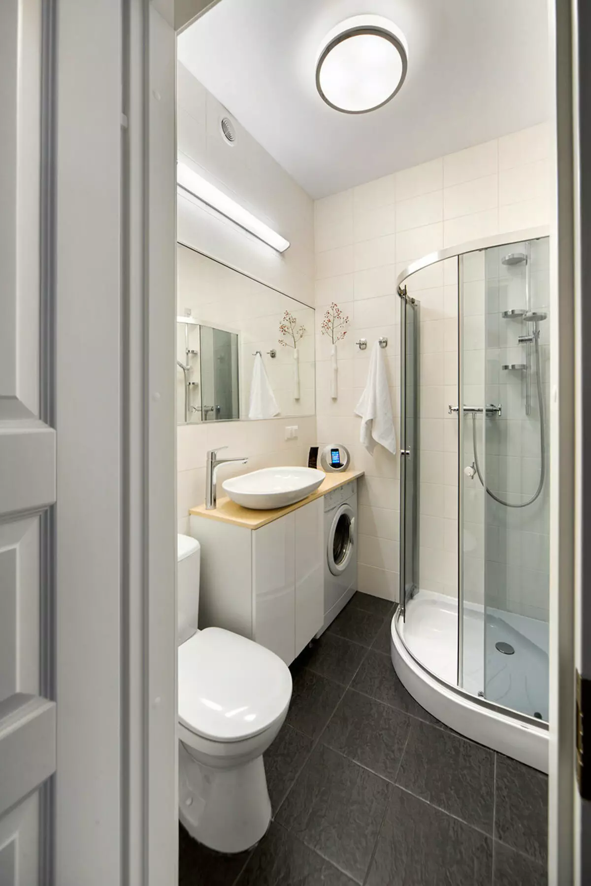 עיצוב אמבטיה בשילוב עם שירותים מרובע 3. M (76 תמונות): עיצוב פנים חדר אמבטיה עם מכונת כביסה, הנחת חדר קטן 10068_49