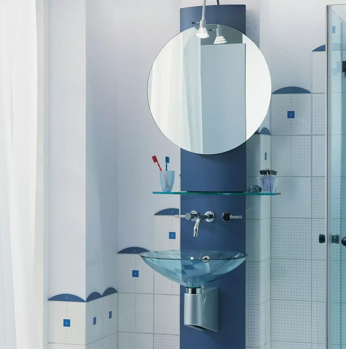Set con uno specchio per i bagni: Panoramica dei set di specchi in plastica. Come scegliere? 10070_22