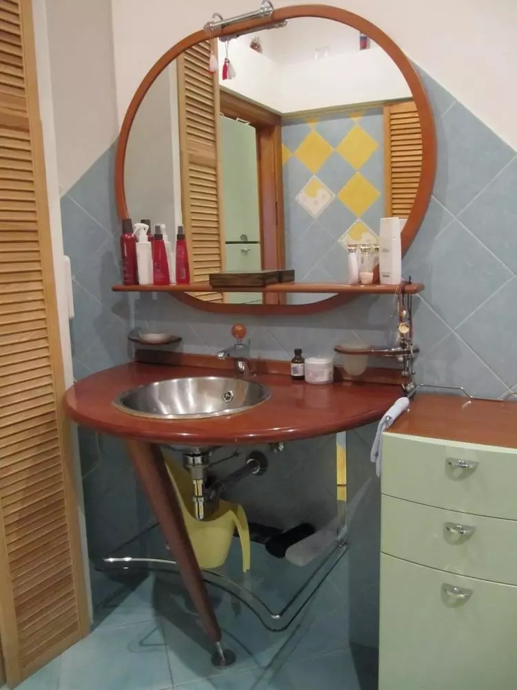 Kompleti z ogledalom za kopalnice: Pregled kompletov plastičnih ogledal. Kako izbrati? 10070_26