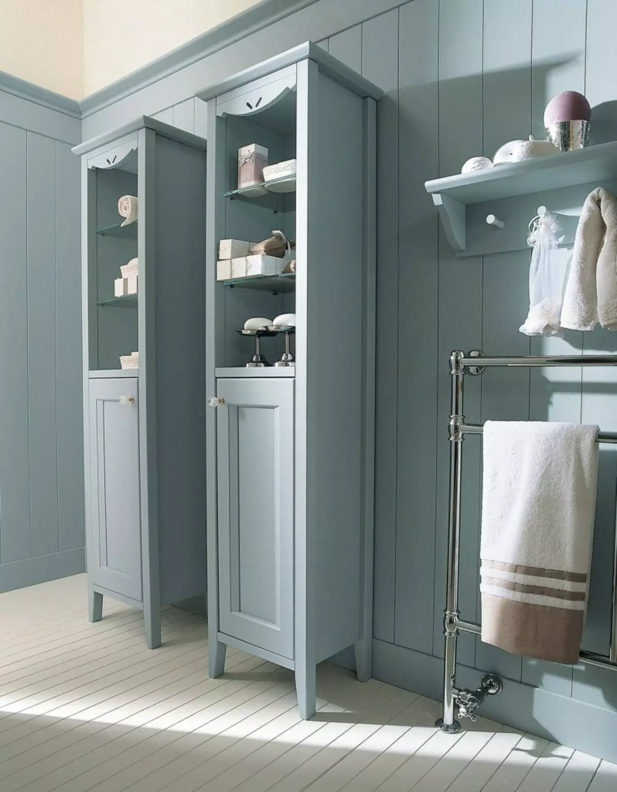 Gabinetes sin espejo para baños: elija Blanco montado y otros casilleros de color, combinación de un gabinete de pared con un interior de baño común 10071_18