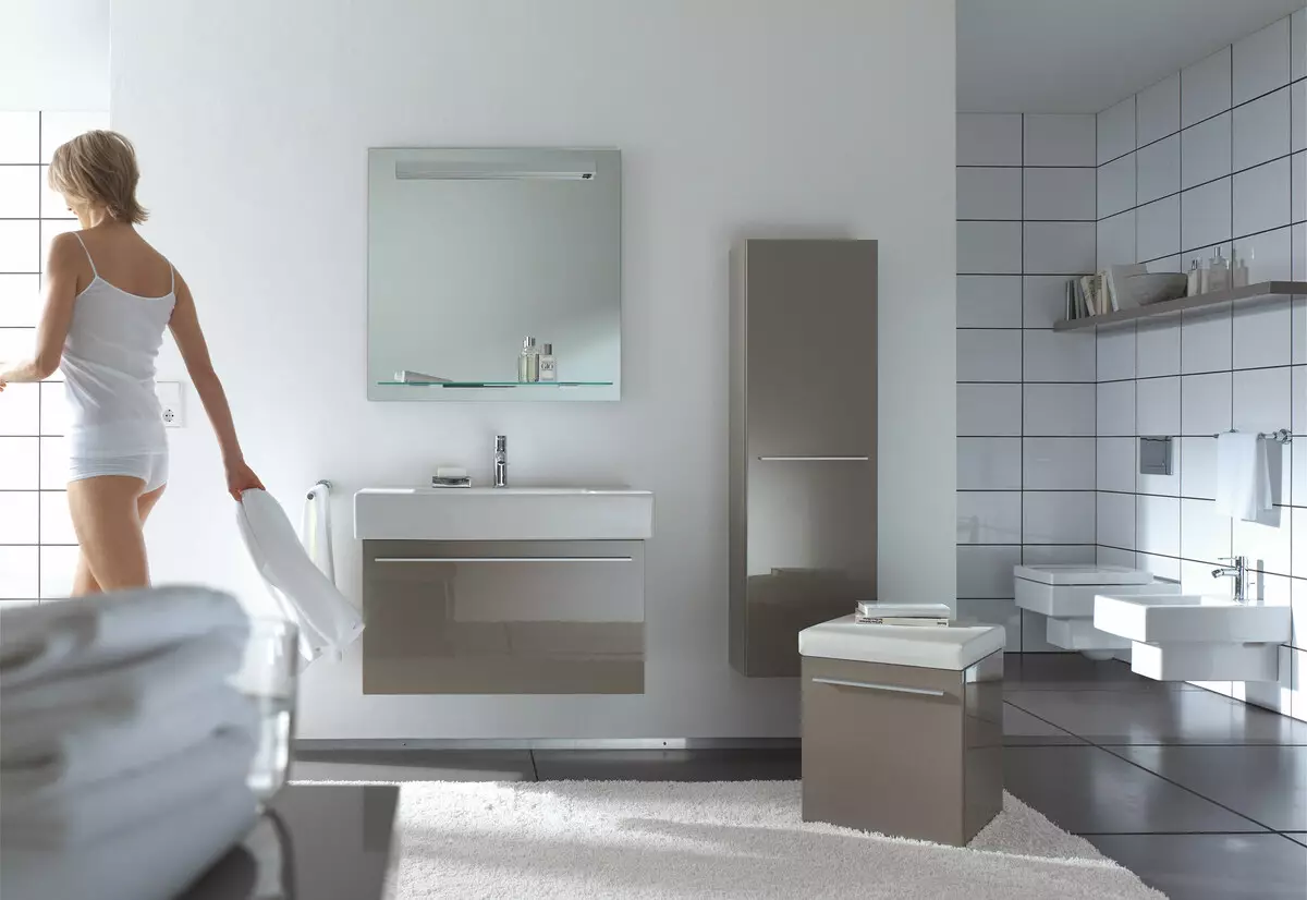 Armaris sense un mirall per a banys: triar muntat els armaris de color blanc i altres, combinació d'un armari de paret amb un interior bany comú 10071_6