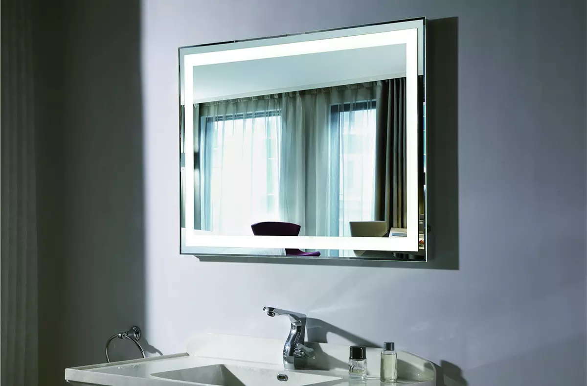 Šildomas veidrodis vonios kambaryje: Kaip pasirinkti veidrodį su apšvietimu, laikrodis ir anti-lygumoje vonioje? Šildymo veidrodžių savybės 10072_16