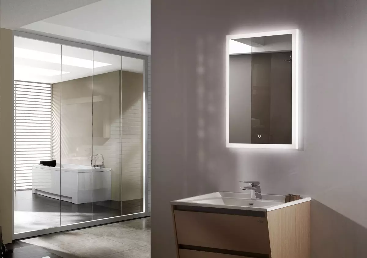 Pasqyrë e nxehtë në banjo: Si të zgjidhni një pasqyrë me ndriçim, orë dhe anti-plain në banjo? Karakteristikat e pasqyrave të ngrohjes 10072_18