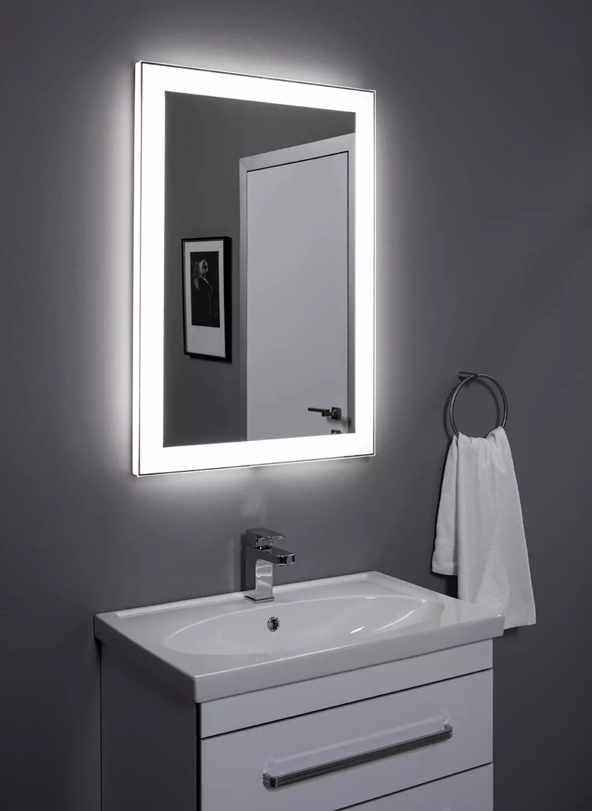 Escalfada mirall al bany: Com triar un mirall amb il·luminació, rellotge i anti-pla al bany? Característiques dels miralls de calefacció 10072_21