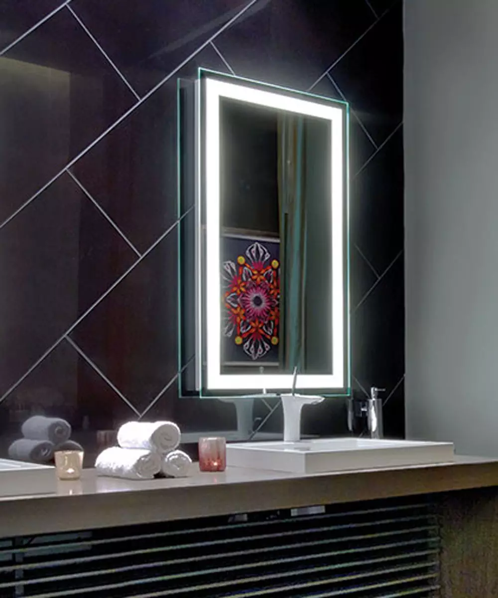 Отоплението е огледало в банята: Как да изберем огледало с осветление, часовник и анти-обикновен в банята? Характеристики на отоплителни огледала 10072_23