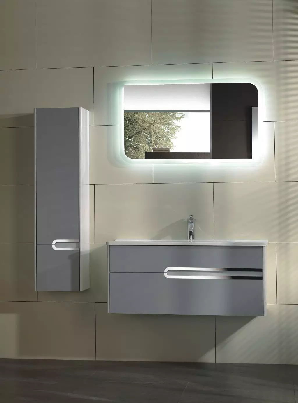 Heated mirror in the bathroom: How to choose a mirror with illumination, clock and anti-plain in the bathroom? Features of heating mirrors 10072_24