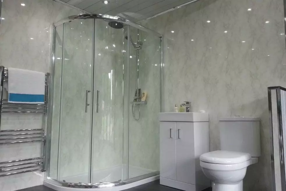 Paneles de baño (90 fotos): Acabado con paneles acrílicos resistentes a la humedad, Aquapanel deslizante con dibujo, comentarios 10075_76