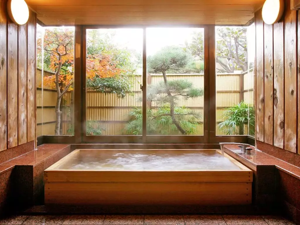 Paneles de baño (90 fotos): Acabado con paneles acrílicos resistentes a la humedad, Aquapanel deslizante con dibujo, comentarios 10075_82