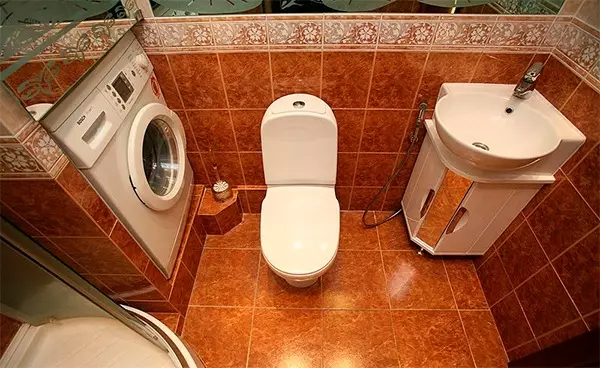 Bathroom-dezajno kun neceseja kaj lavmaŝino (62 fotoj): ecoj de malgranda kombinita banĉambro, ĉambra aranĝo kun duŝejo, maŝino kaj neceseja bovlo 10078_13