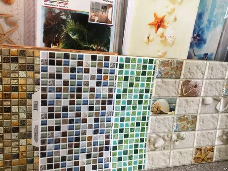 Πάνελ για το πλακάκι μπάνιου (69 φωτογραφίες): Επιλέξτε πλαστικές πλάκες για τοίχους. Πάτωμα πάτωμα από PVC 10080_13