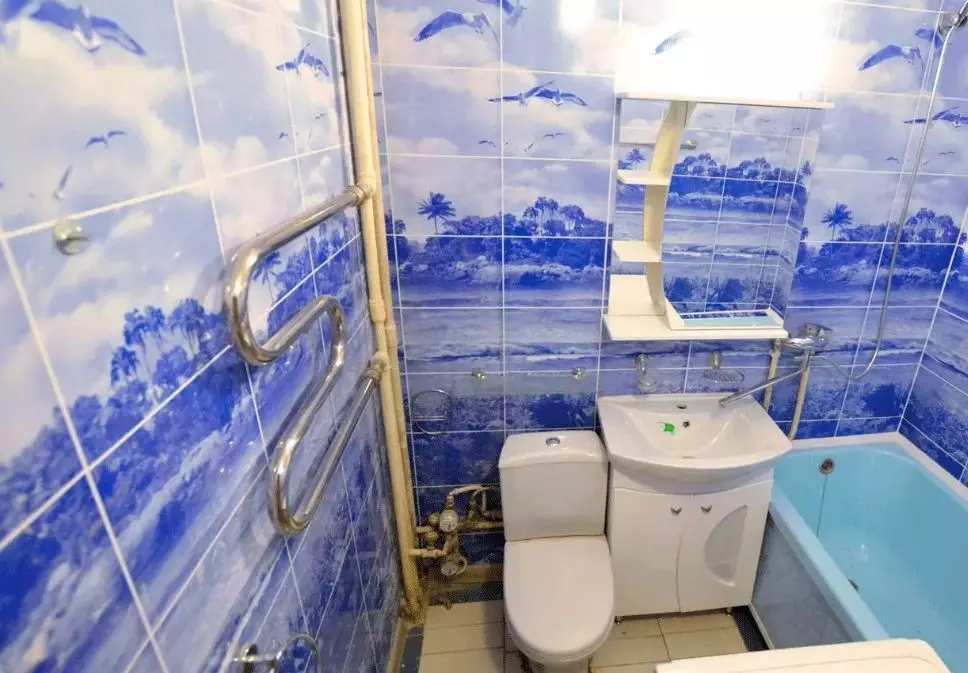 Πάνελ για το πλακάκι μπάνιου (69 φωτογραφίες): Επιλέξτε πλαστικές πλάκες για τοίχους. Πάτωμα πάτωμα από PVC 10080_14