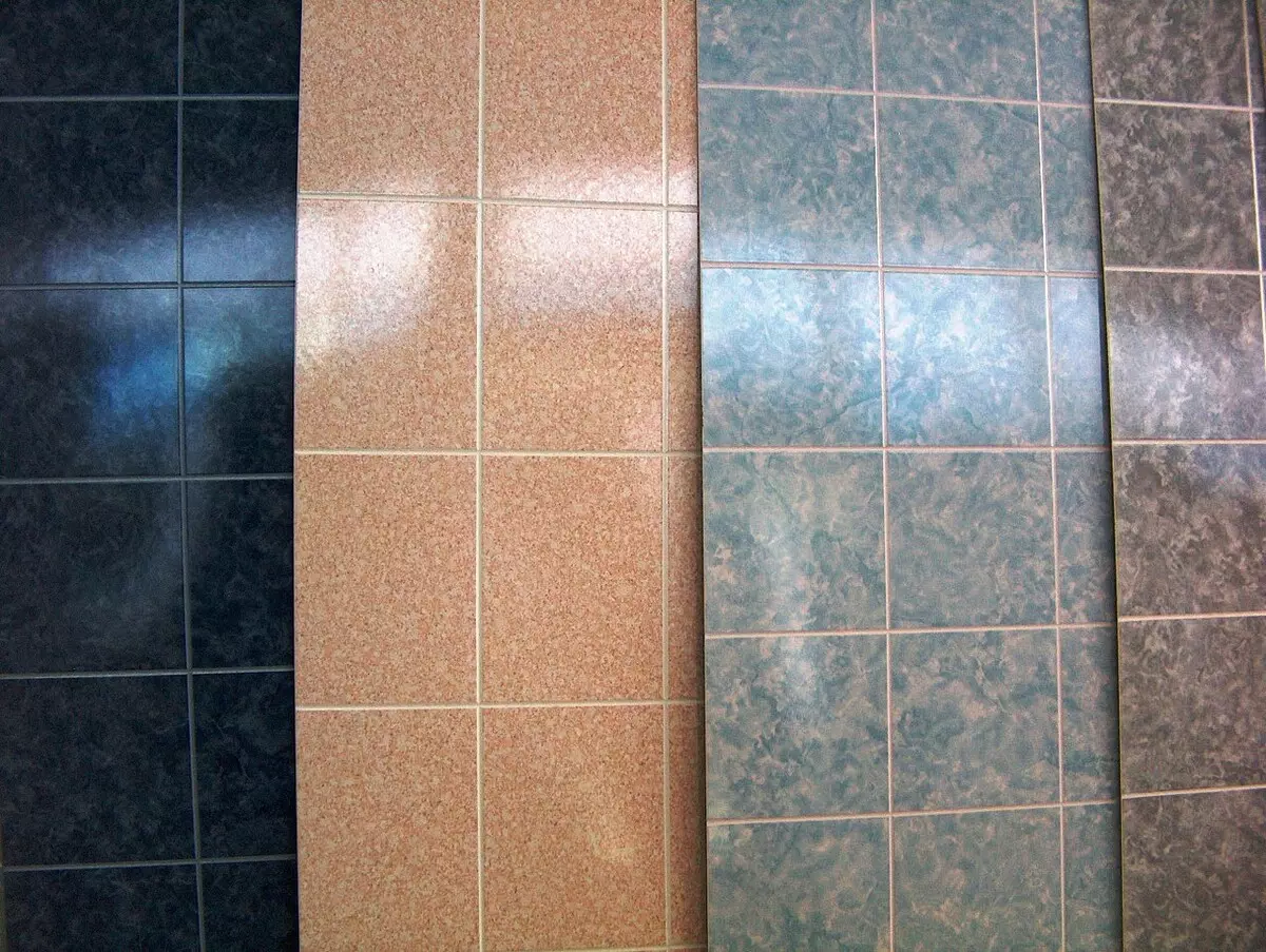 Panells per a la rajola del bany (69 fotos): seleccioneu plaques de plàstic per a parets. Panells de pis de pis de PVC 10080_23