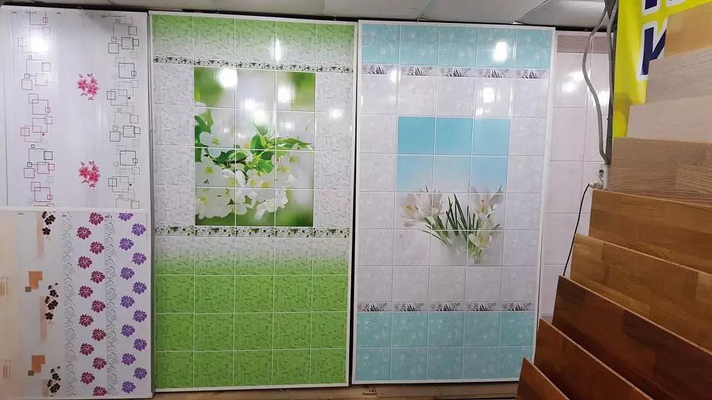 Panells per a la rajola del bany (69 fotos): seleccioneu plaques de plàstic per a parets. Panells de pis de pis de PVC 10080_5