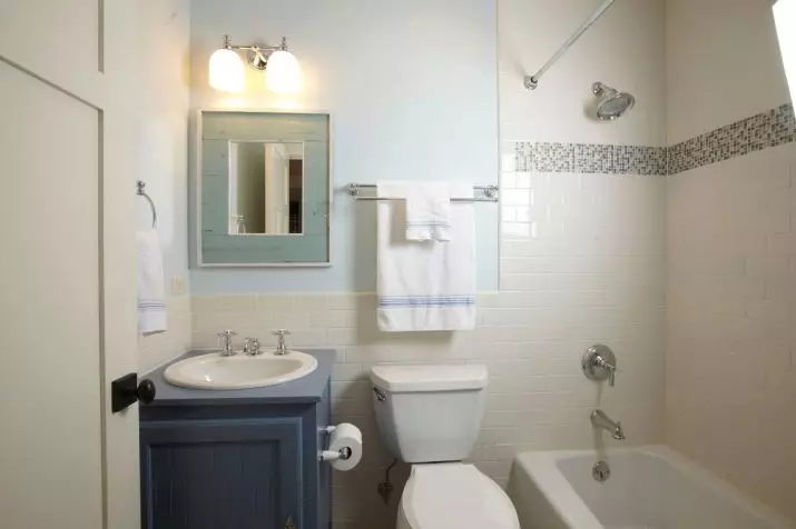 Khrushchev（75枚の写真）にある浴室を組み合わせた浴室：トイレと組み合わせた小さなお風呂のデザイン。部屋はどんなサイズですか？洗濯機が付いているバスルームのインテリアデザインのアイデア 10081_2